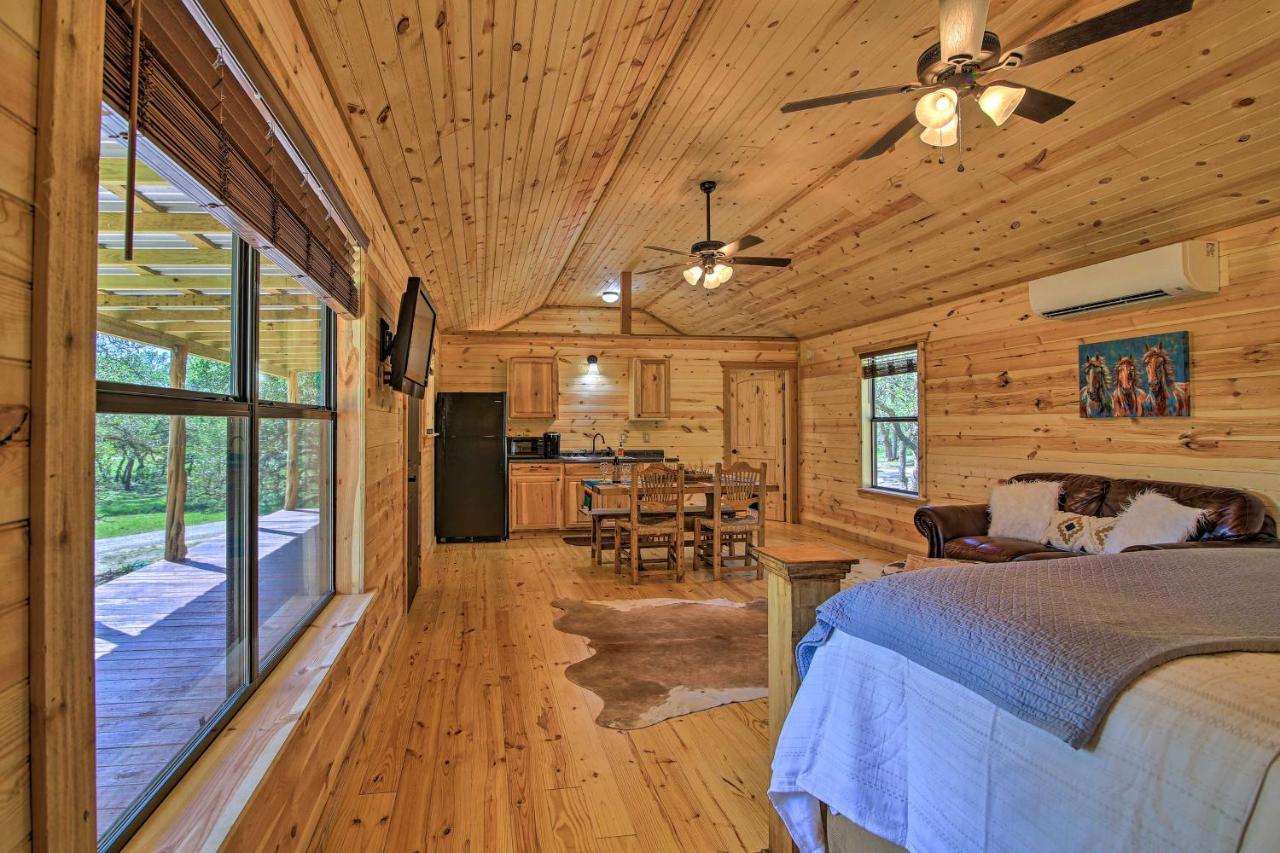 Rustic-Chic Country Cabin - 10 Mi To Main Street! Fredericksburg Kültér fotó